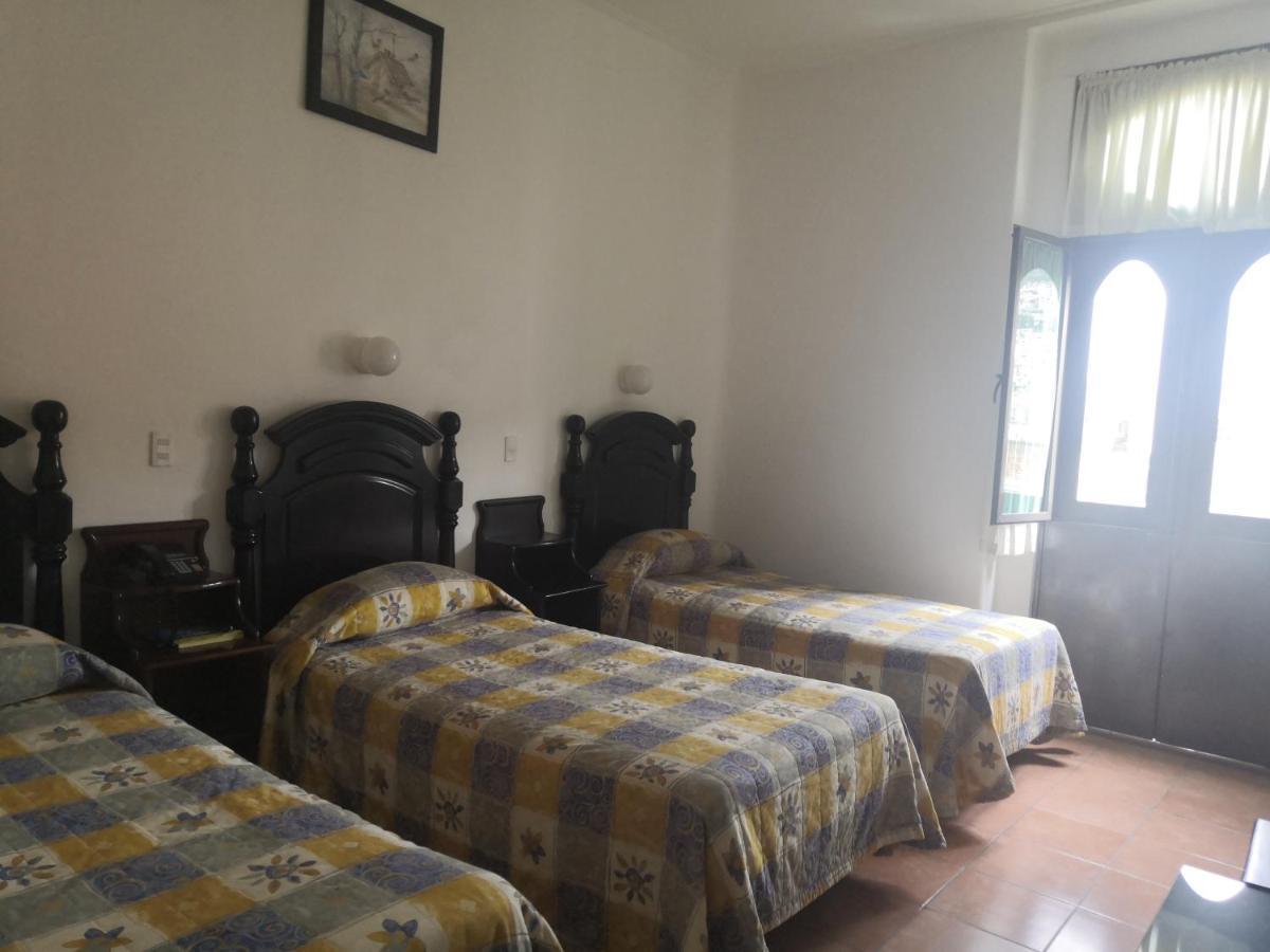 Hotel De Los Banos Pachuca Bagian luar foto
