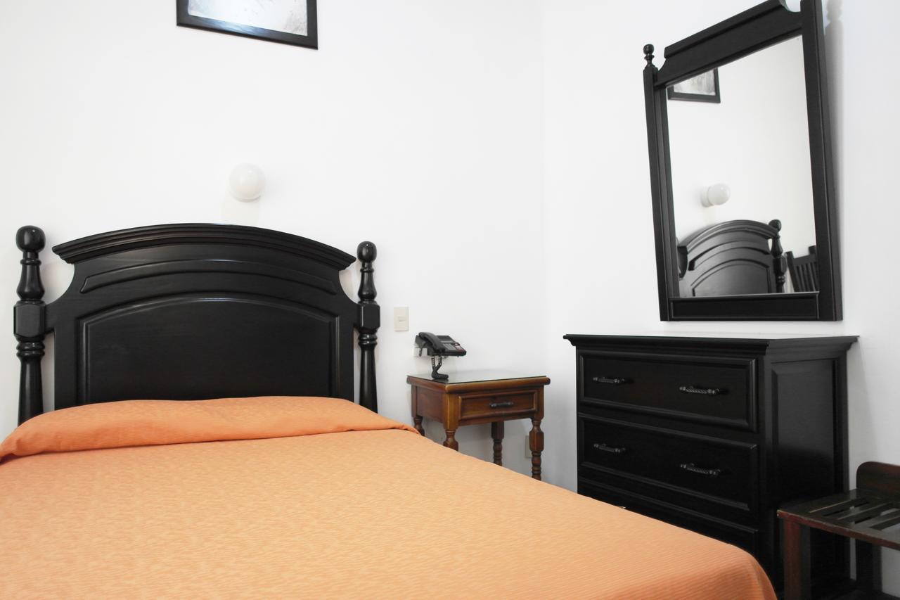 Hotel De Los Banos Pachuca Bagian luar foto